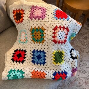 Vintage 1970s granny square crochet knit afghan lap blanket